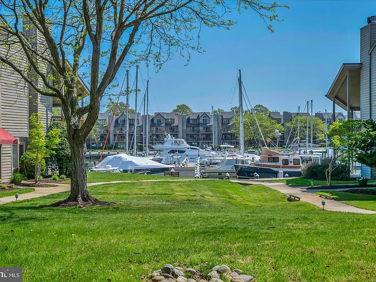 7036 Harbour Village Ct #T1 — Photo 30