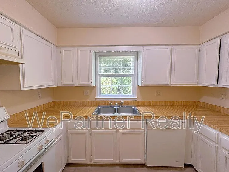 5332 Winslow Xing — Photo 11