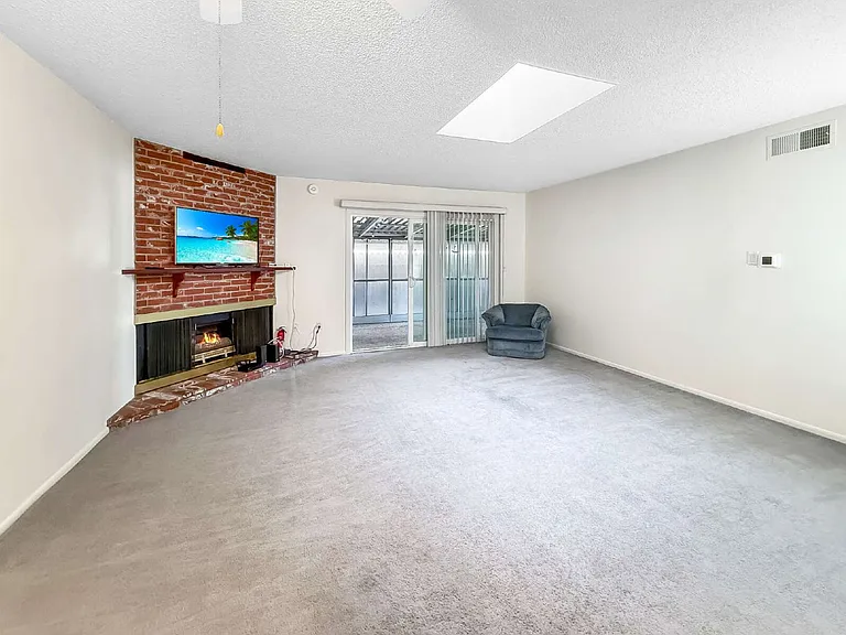26827 Circle Of The Oaks — Photo 6