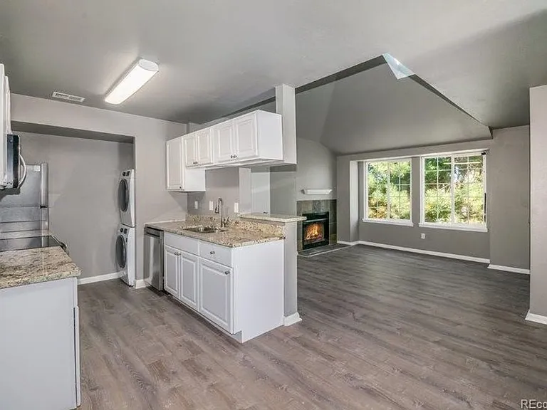 892 S Uravan Ct — Photo 7