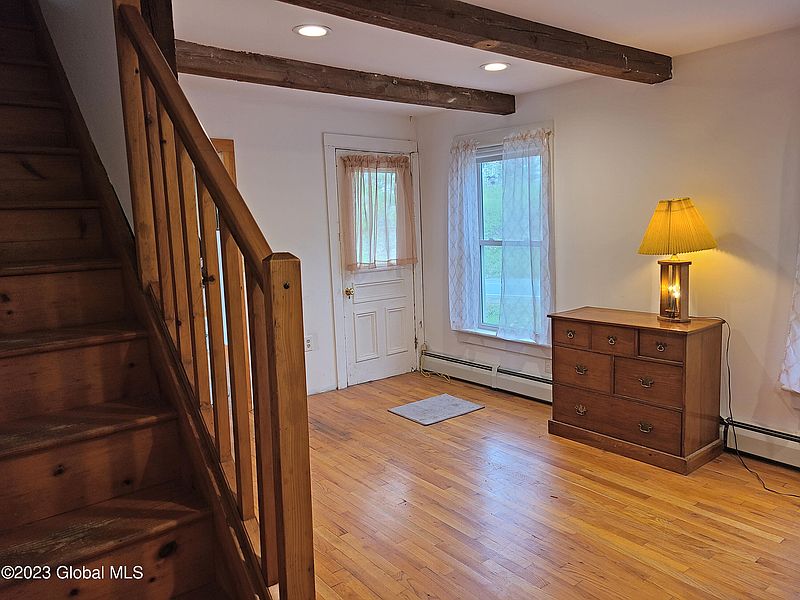 4th image of 1586 Garfield Road