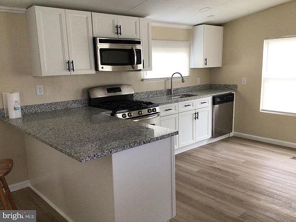 4th image of 66 Harrison Dr
