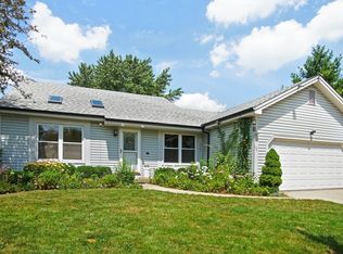 106 Somerset Dr, Streamwood, IL 60107