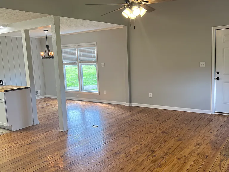 515 Paddock Ln — Photo 8