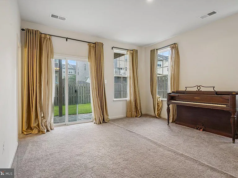 8467 Randell Ridge Rd — Photo 20