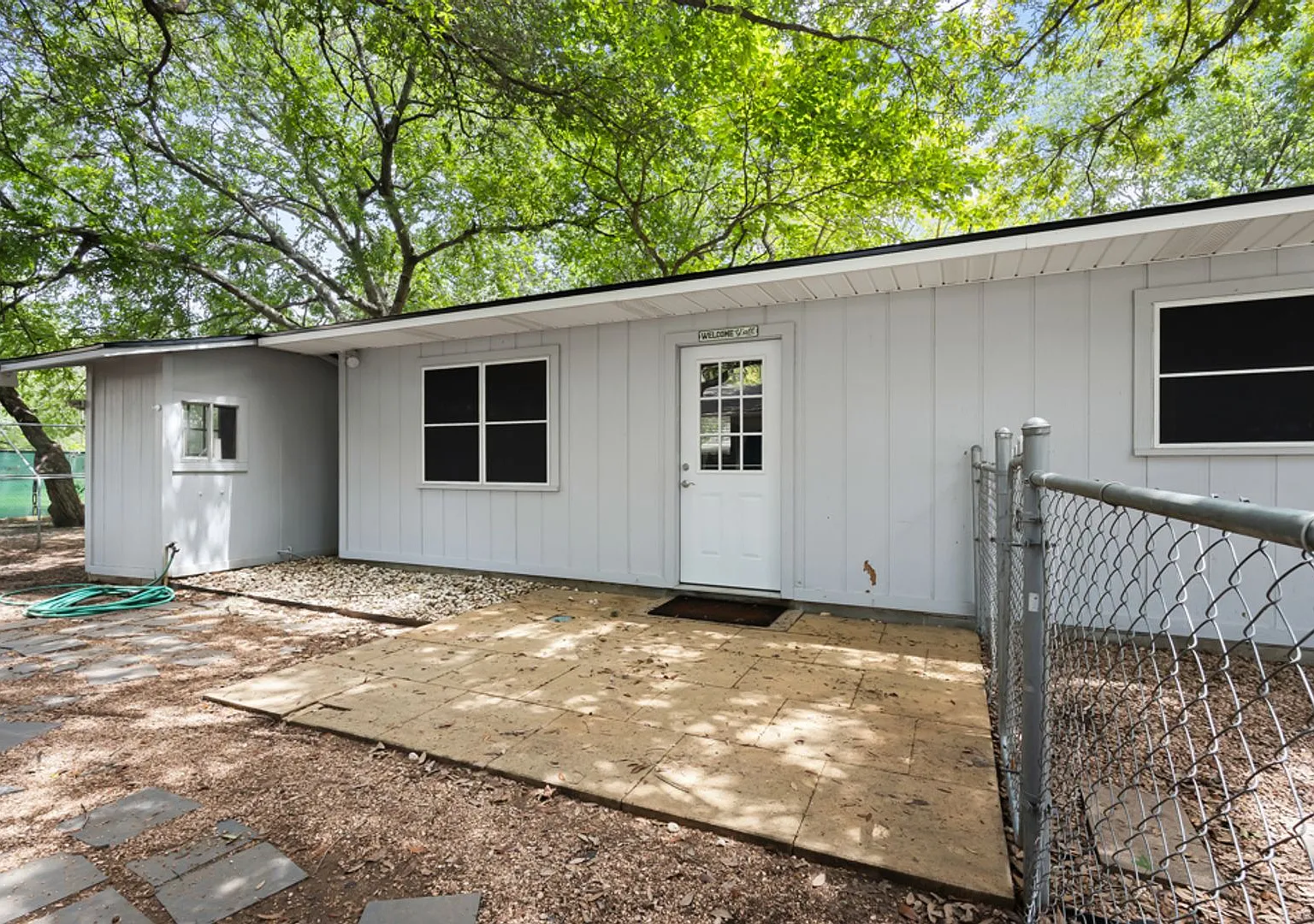 Charming 1-Bedroom 1 Bathroom Near Canyon Lake Dam-Move-In Ready — Photo 3