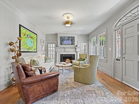 4th image of 2131 Dilworth Rd E
