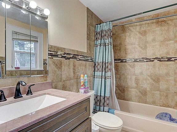 5th image of 62 Bedford Ave