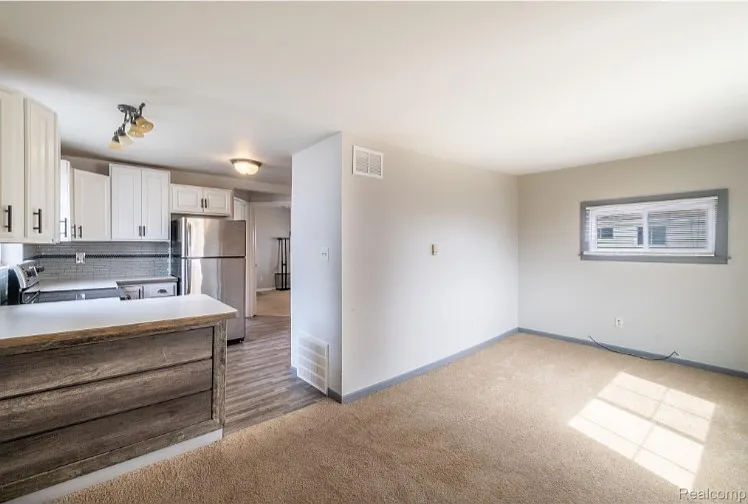 1377 Allen St — Photo 4