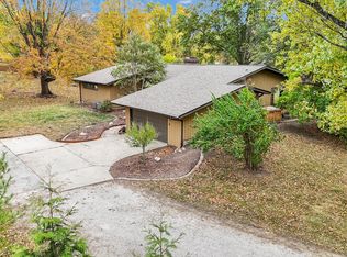 1010 Parkview Dr, Mahomet, IL 61853