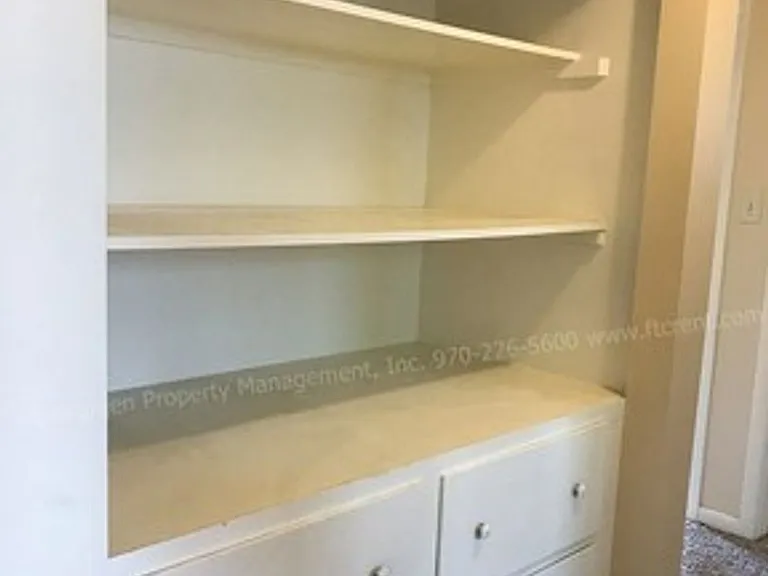 V-10 — Photo 7