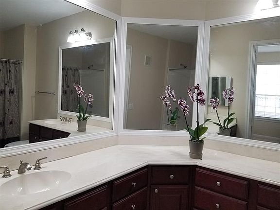5th image of 7575 Kirby Dr APT 3401