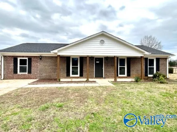 102 Claymore Dr, Huntsville, AL 35811