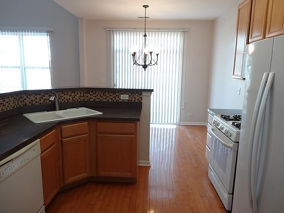 4th image of 996 Enfield Dr