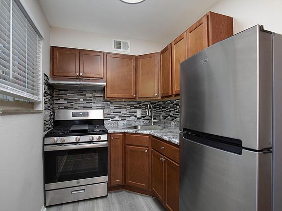 5th image of 3217 Russell Blvd #11
