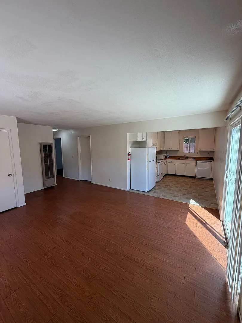 1448 Warner St — Photo 3