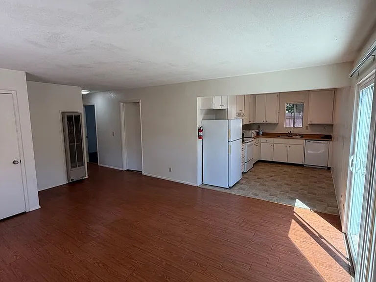1448 Warner St — Photo 3