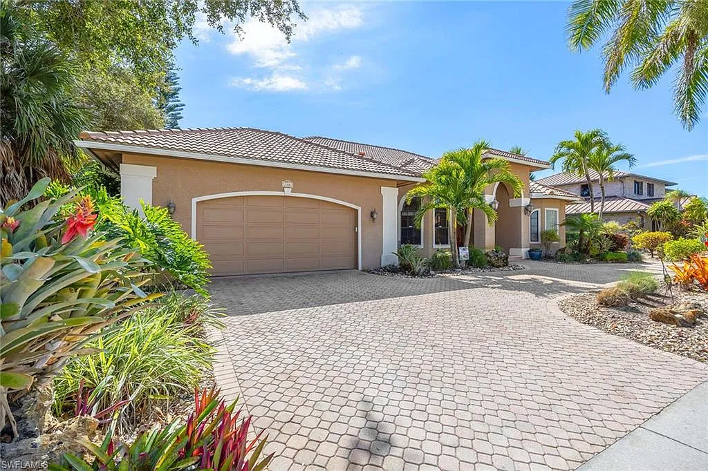 3 bed, 2.0 bath, 2244 sqft, $6,000 — Photo 2