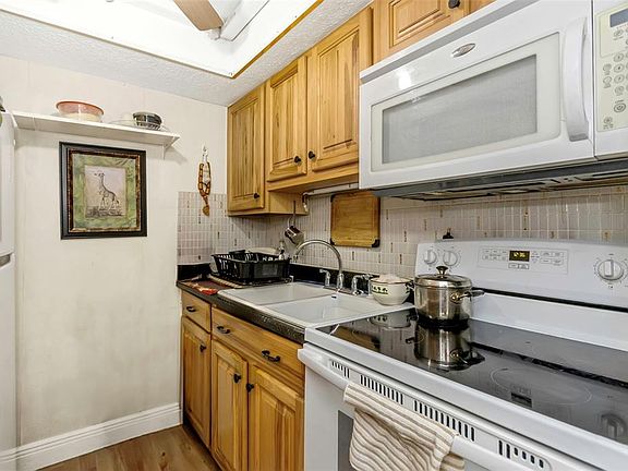 4th image of 4742 Azalea Dr APT 106