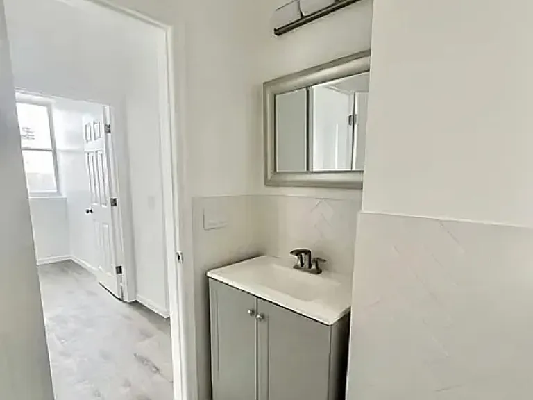 280 Mac Arthur Ave #3 — Photo 2