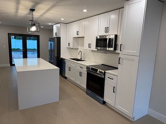 5th image of 697 Ipswich St