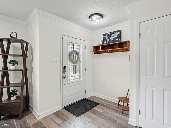 3rd image of 5633 Inverchapel Rd