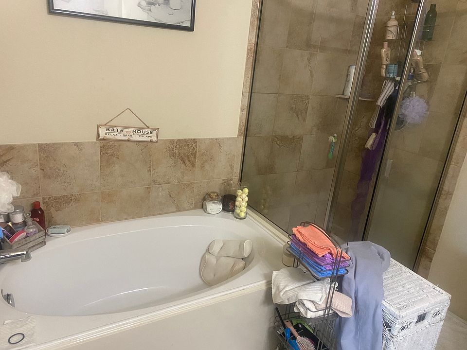 2nd image of 240 Oxford Dr