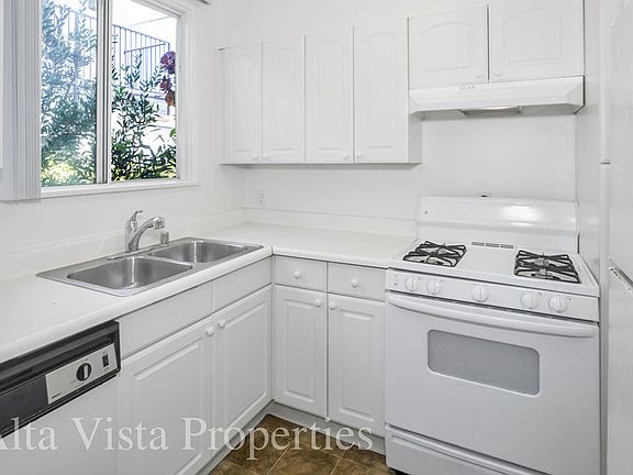 3rd image of 855 Emerald St