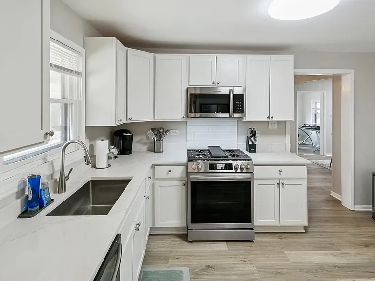 618 S Stewart Ave — Photo 12
