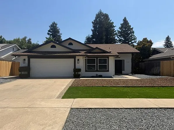 1218 S Parkwood St, Visalia, CA 93277