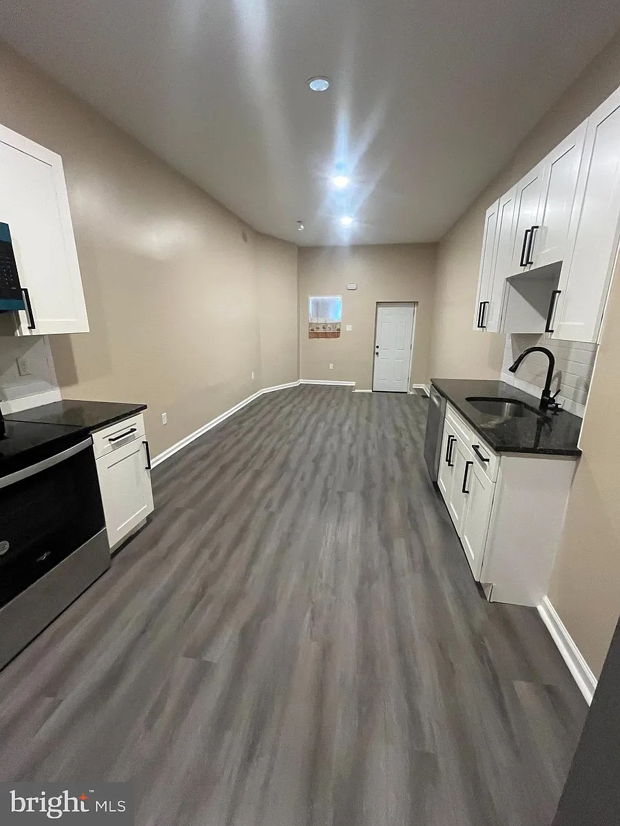 Building Photo - 4149 Lancaster Ave #1