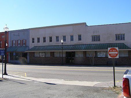 2nd image of 514 N Main St