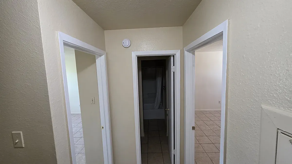 2 bed, 1.5 bath, $1,300 — Photo 4