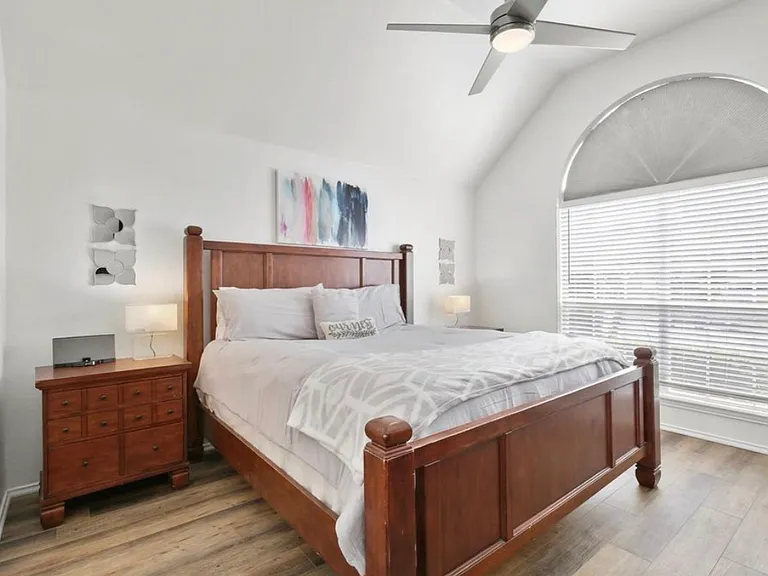 1805 Country Ct — Photo 16