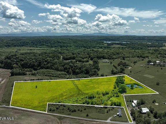 3rd image of 830 Toby Rd