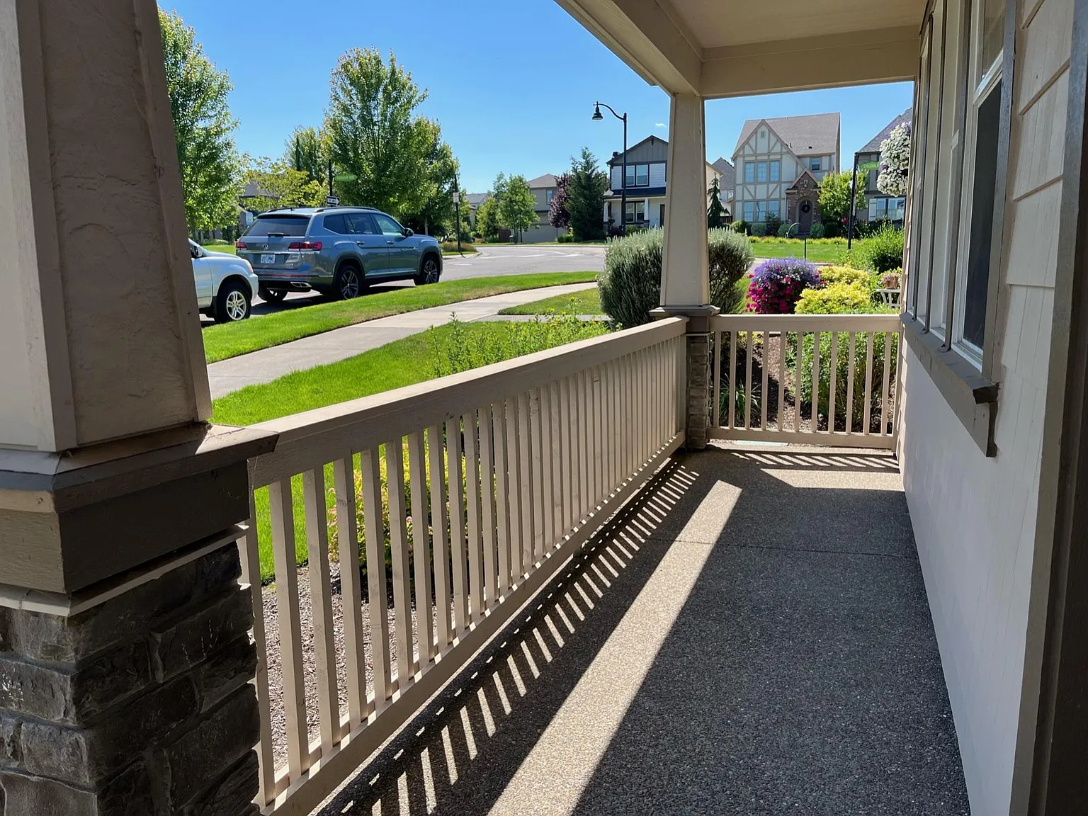 4 bed, 2.5 bath, 2018 sqft, $3,200 — Photo 2