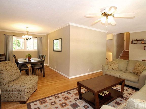 Open Floor Plan, Great for Entertaining