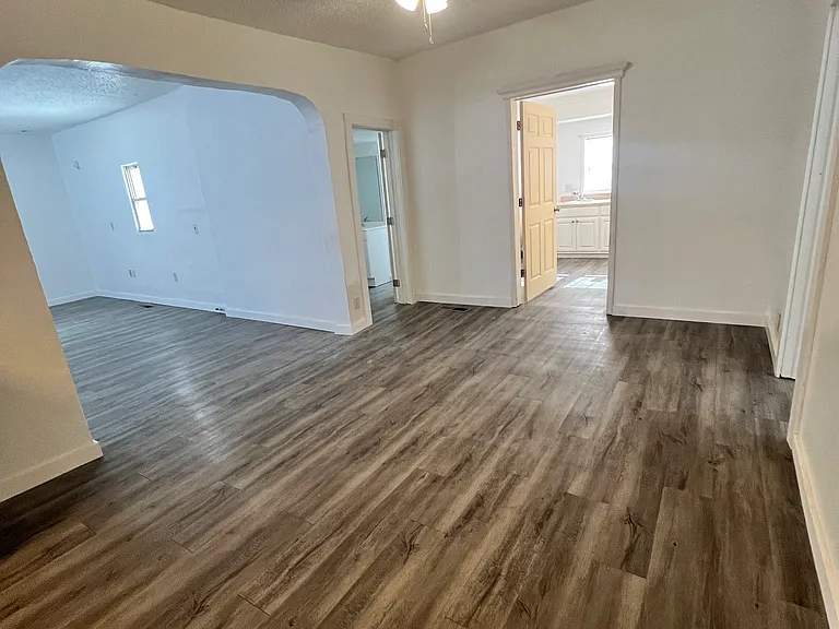 807 W Ragan St — Photo 7