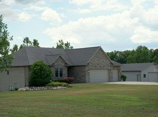 6415 Red Fox Ln, Perry, MI 48872