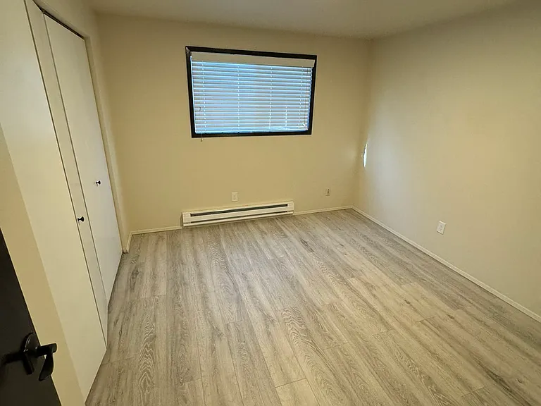 926 Crestview Ln — Photo 12