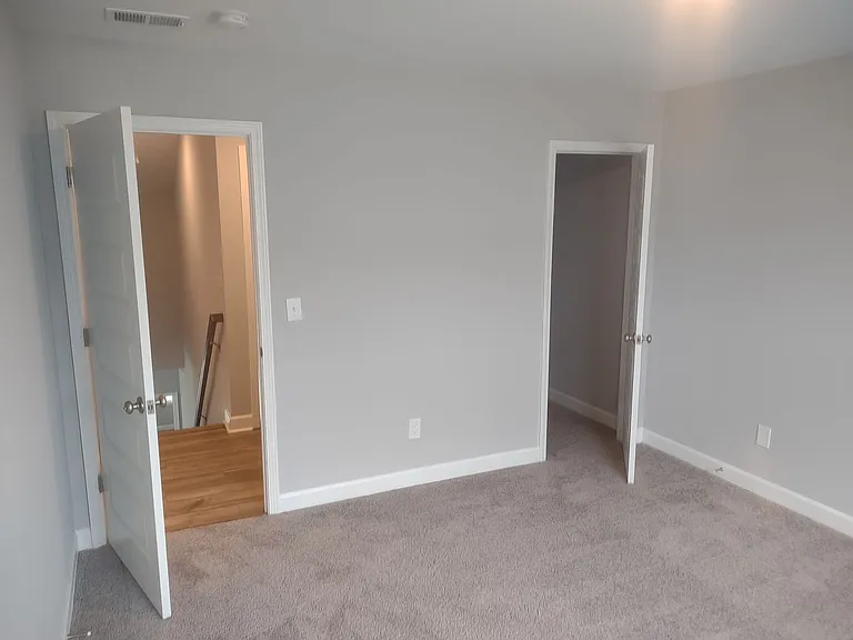 1031 Ashcroft Cir — Photo 46