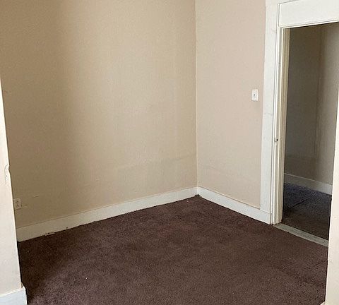 5th image of 2902 N Kenwood Ave Unit B