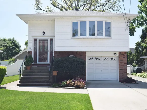 12 Jarvis Place, Lynbrook, NY 11563