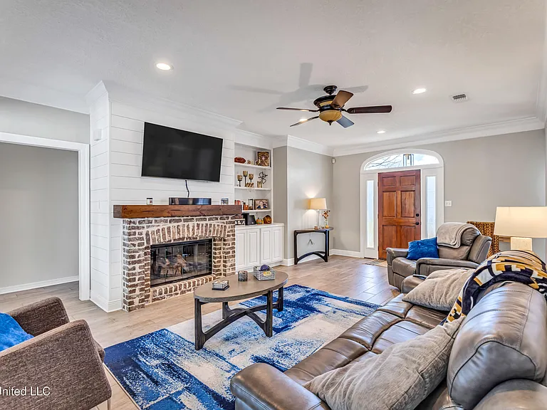 15336 Lakeview Ct — Photo 4