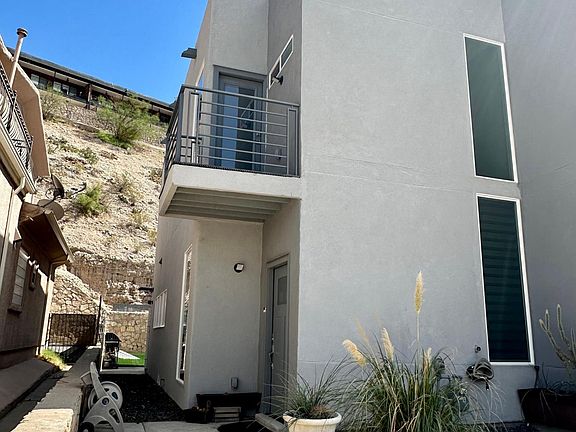 2nd image of 4552 N Stanton St #B