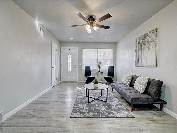 4th image of 2513 Becker Pl