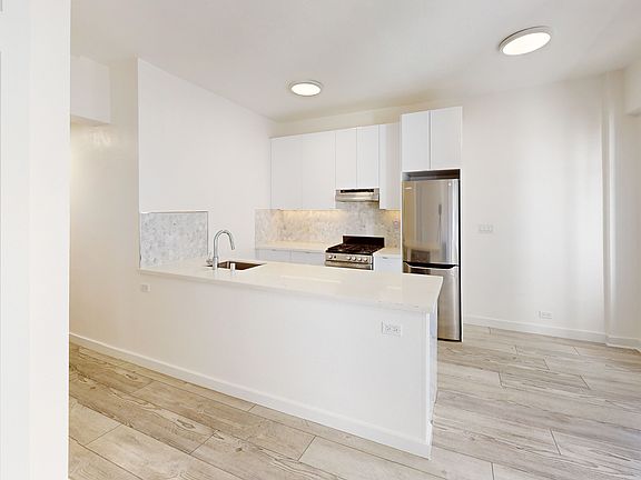 3rd image of 812 Eddy St #407