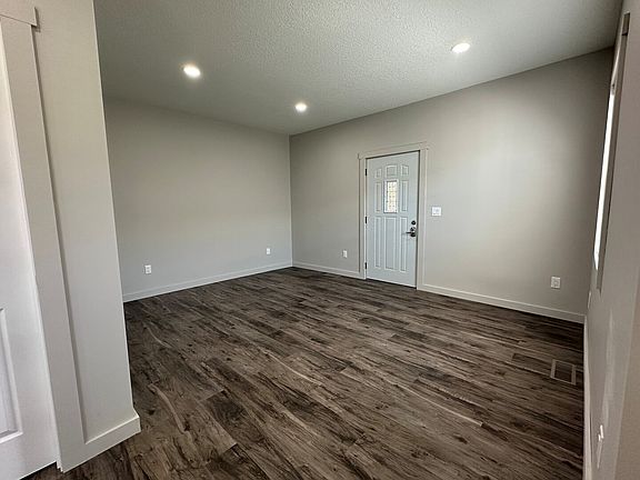 2nd image of 442 Ferry Rd