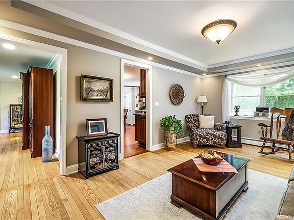 5th image of 66 Moseman Ave