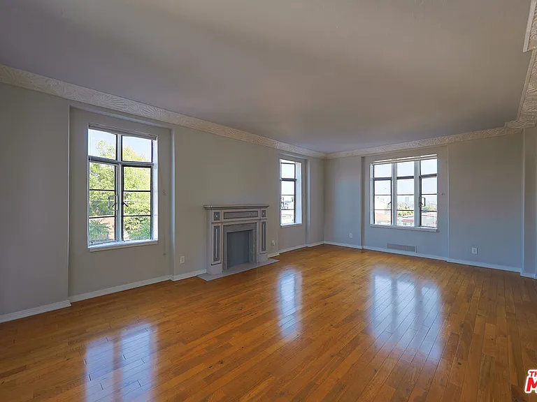 1314 N Hayworth Ave #303 — Photo 3